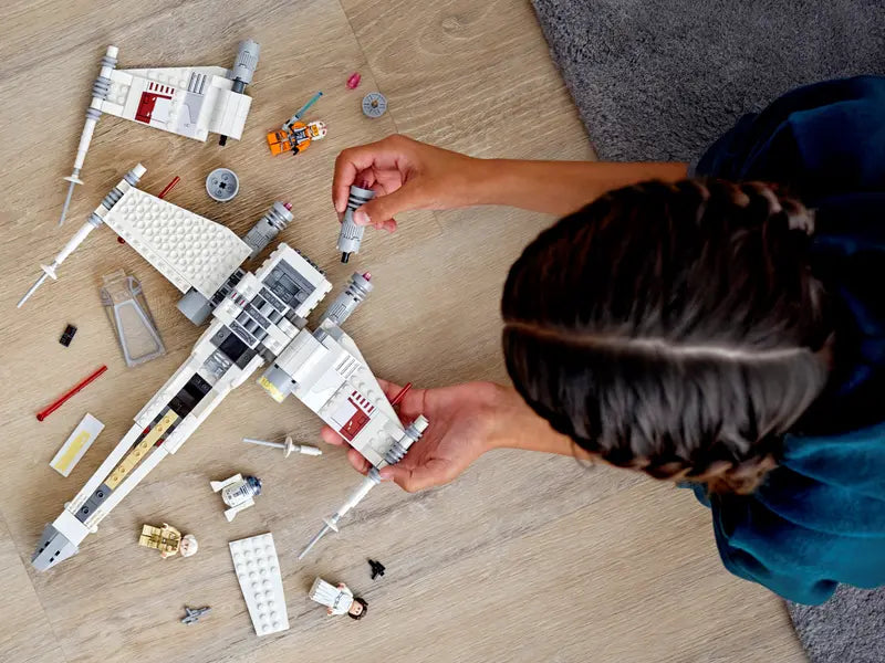 Luke Sywalker's X Wing Fighter 75301