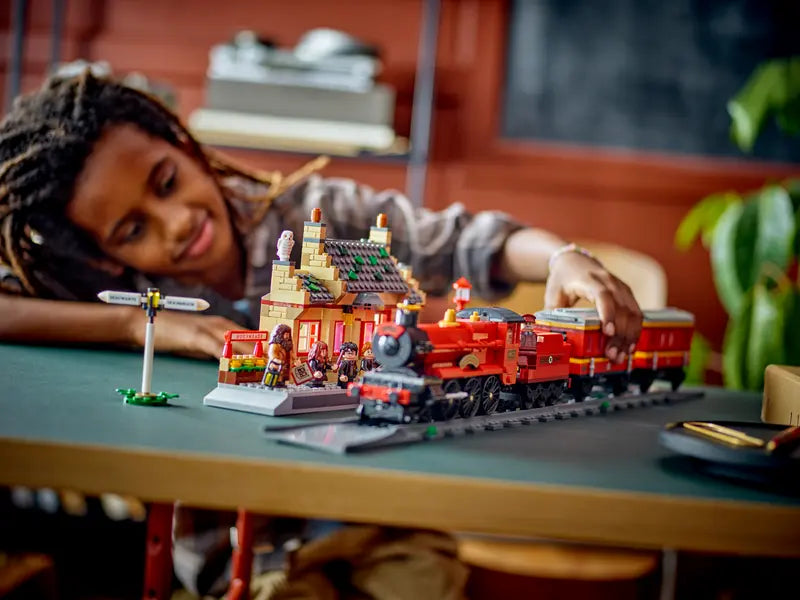 Hogwarts Express and Hogsmead Station 76423