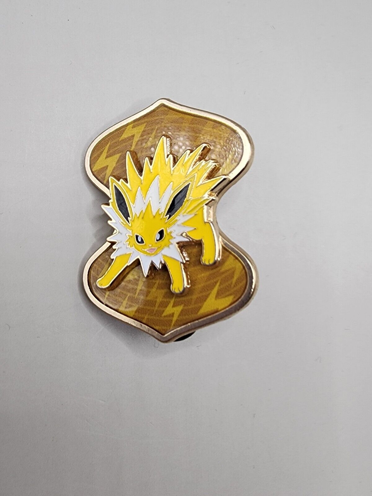 1x Pokemon JOLTEON VMAX Premium Collection Official Pokemon Pin  