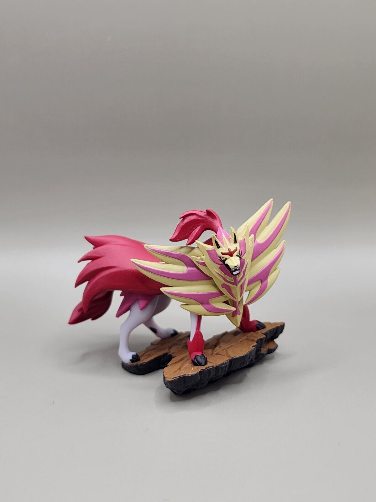 Genuine Pokémon TCG Shiny Zamazenta & Zacian Enamel Pins & Figurines Set