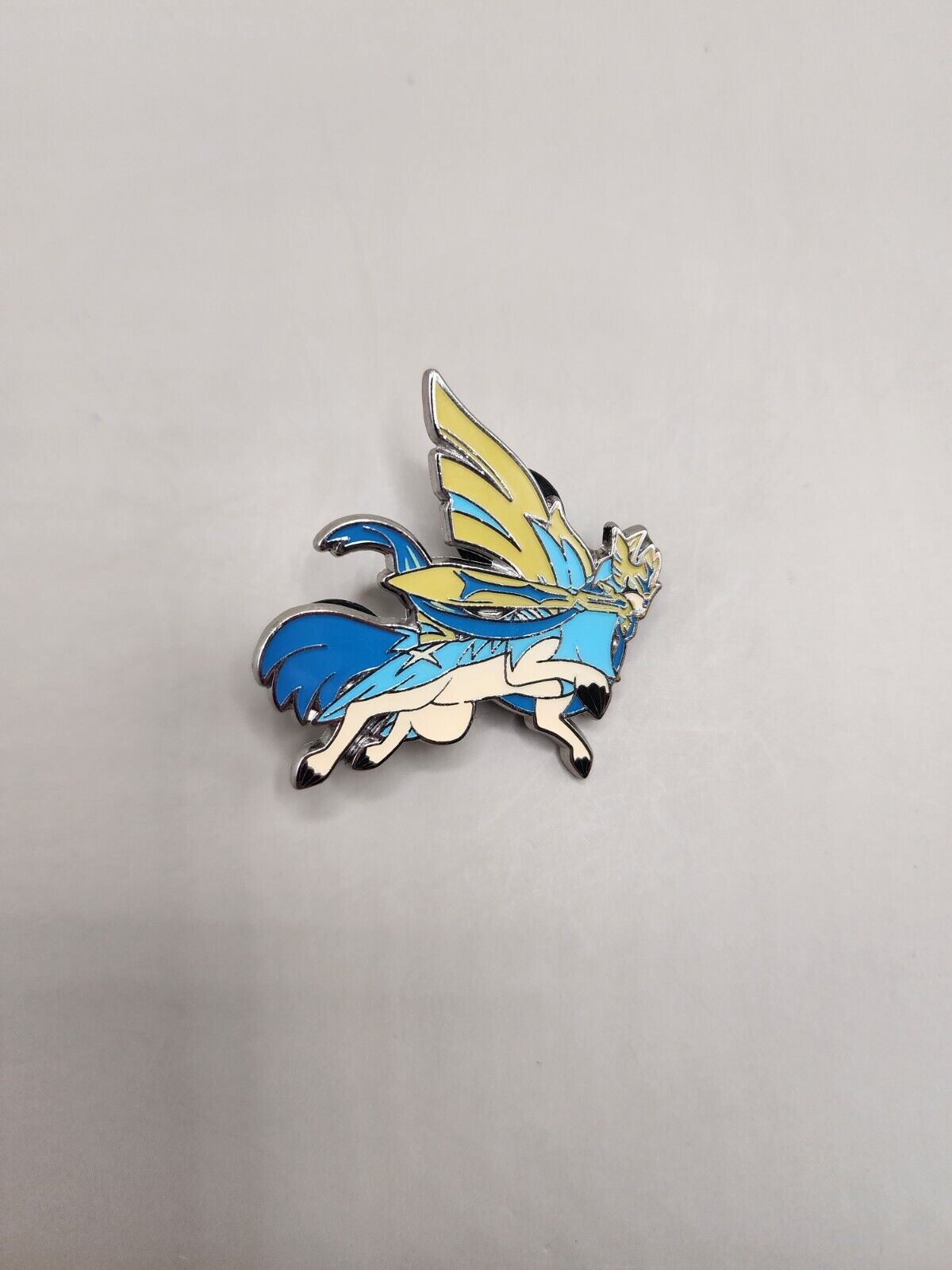 Genuine Pokémon TCG Shiny Zamazenta & Zacian Enamel Pins & Figurines Set