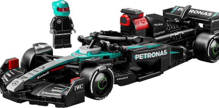 Mercedes-AMG PETRONAS F1 team W15 E performance 77244