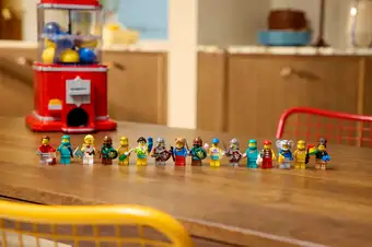 Minifigure Vending Machine 21358