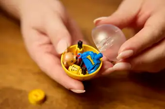 Minifigure Vending Machine 21358